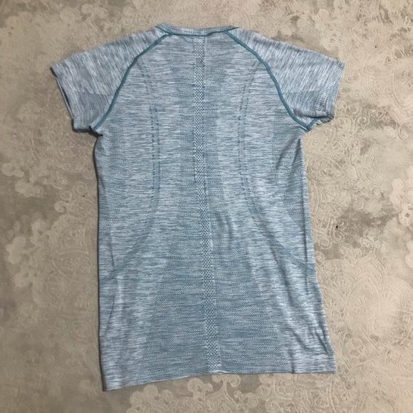 Lululemon top - Picture 2 of 7